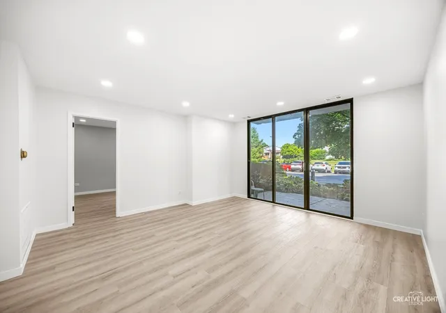 Listing Photo 4 - Condo for sale in building located at 111 Acacia Dr, Indian Head Park, IL 60525 - Unit #101