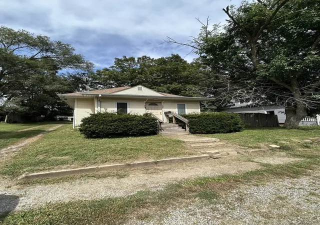 Photo 3 of Single family home for sale at 203 Whittier St, Georgetown, IL 61846 | MLS# 12754654 | Listing updated on 2026-09-15