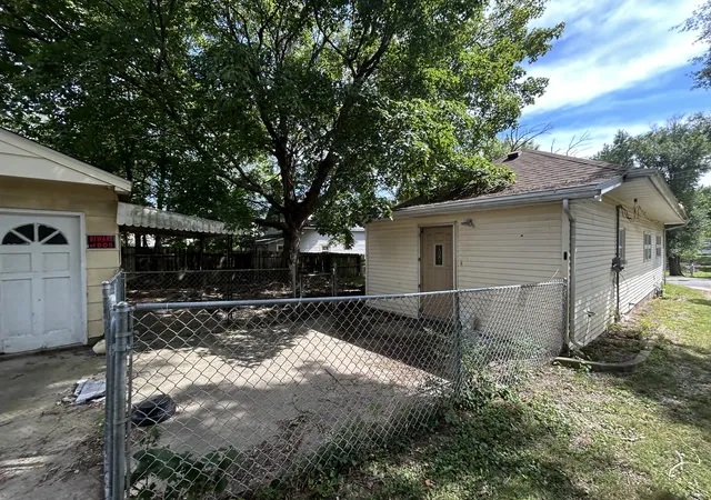 Photo 4 of Sale Pending at 203 Whittier St, Georgetown, IL 61846 | MLS# 12754654 | Listing updated on 2026-10-09