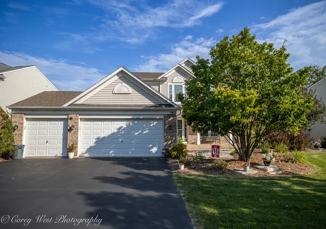 Photo 3 of Single family home for sale at 2872 Dartmouth Ln, West Dundee, IL 60118 | MLS# 12754662 | Listing updated on 2026-09-16