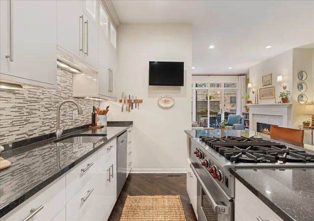 Photo 4 of House for sale at 859 W Wrightwood Ave #1, Chicago, IL 60614 | MLS# 12754740 | Listing updated on 2026-09-28