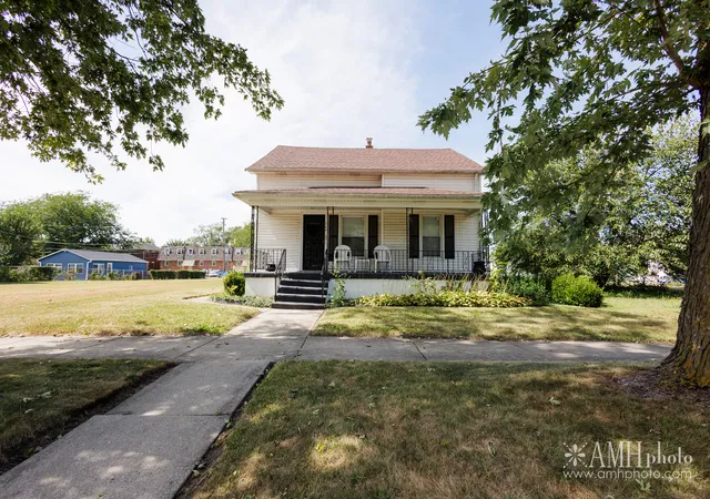 Photo 3 of Single family home for sale at 765 N Rosewood Ave, Kankakee, IL 60901 | MLS# 12754744 | Listing updated on 2026-09-25