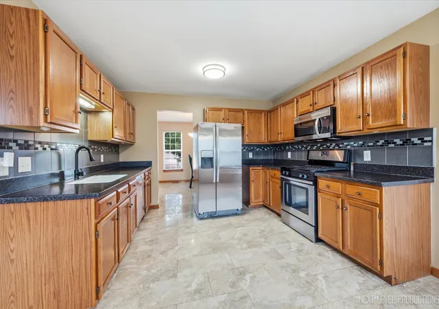 Photo 4 of Single family home for sale at 2513 Briarwood Ct, Aurora, IL 60506 | MLS# 12754751 | Listing updated on 2026-10-06