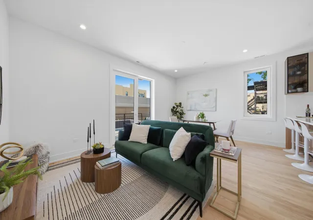Photo 2 of Condo for sale at 5428 N Winthrop Ave #403, Chicago, IL 60640 | MLS# 12754761 | Listing updated on 2026-09-23