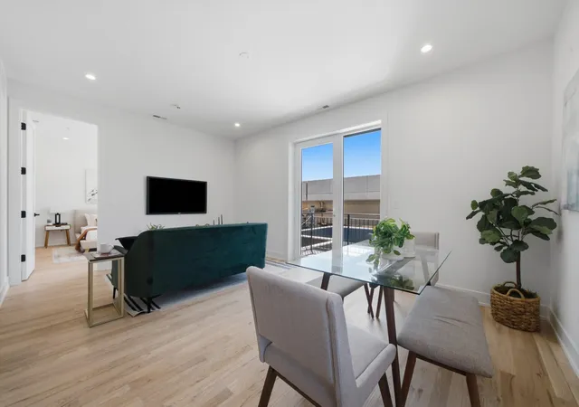Photo 3 of Condo for sale at 5428 N Winthrop Ave #403, Chicago, IL 60640 | MLS# 12754761 | Listing updated on 2026-09-23