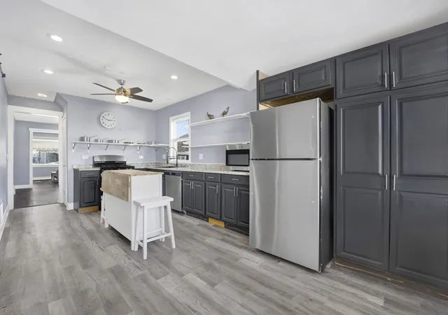Listing Photo 4 - Condo for sale in building located at 5942 W Thorndale Ave, Chicago, IL 60646