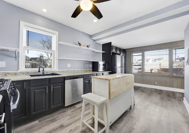 Listing Photo 5 - Condo for sale in building located at 5942 W Thorndale Ave, Chicago, IL 60646