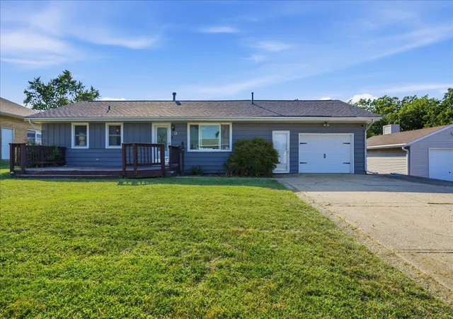 Photo 1 of Single family home for sale at 3 Cottonwood St, Bloomington, IL 61701 | MLS# 12754830 | Listing updated on 2026-09-14