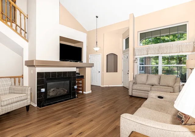 Photo 4 of Townhouse for sale at 931 Winners Cup Ct, Naperville, IL 60565 | MLS# 12754841 | Listing updated on 2026-09-15