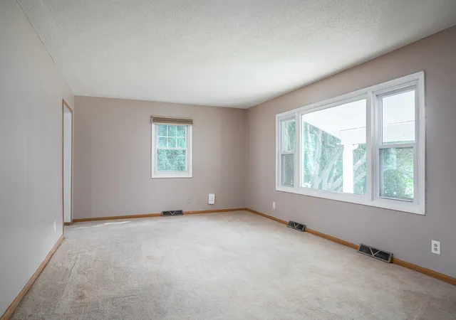 Photo 3 of Sale Pending at 2611 34th Avenue Ct, Rock Island, IL 61201 | MLS# 12754868 | Listing updated on 2026-10-04