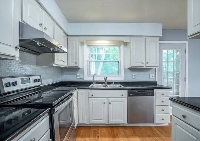 Photo 3 of Sale Pending at 2611 34th Avenue Ct, Rock Island, IL 61201 | MLS# 12754868 | Listing updated on 2026-10-04