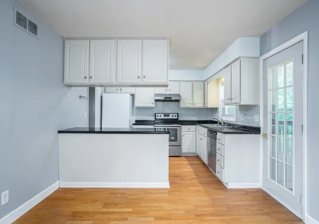 Photo 4 of Sale Pending at 2611 34th Avenue Ct, Rock Island, IL 61201 | MLS# 12754868 | Listing updated on 2026-10-04