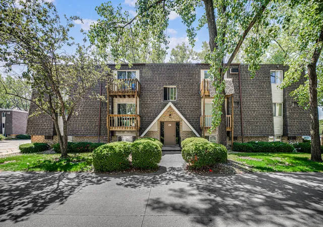 Photo 2 of Condo for sale at 214 Madison St #2B, Joliet, IL 60435 | MLS# 12754885 | Listing updated on 2026-09-23