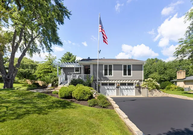 Photo 2 of Single family home for sale at 38w274 Bernice Dr, St. Charles, IL 60174 | MLS# 12754919 | Listing updated on 2026-09-15