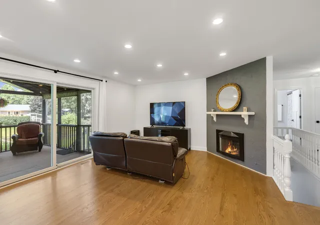 Photo 3 of Single family home for sale at 38w274 Bernice Dr, St. Charles, IL 60174 | MLS# 12754919 | Listing updated on 2026-10-12