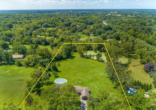 Photo 3 of Single family home for sale at 22406 N Bertha Ln, Barrington, IL 60010 | MLS# 12754936 | Listing updated on 2026-10-01