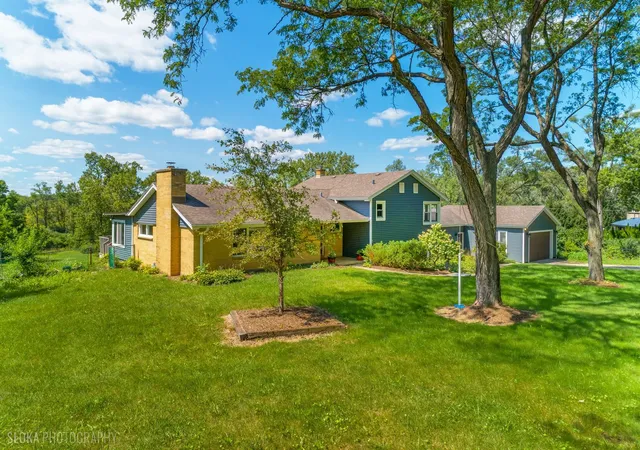 Photo 4 of Single family home for sale at 22406 N Bertha Ln, Barrington, IL 60010 | MLS# 12754936 | Listing updated on 2026-10-01