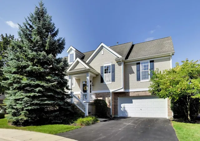 Photo 1 of Townhouse for sale at 612 N Hidden Prairie Ct, Palatine, IL 60067 | MLS# 12754947 | Listing updated on 2026-09-15