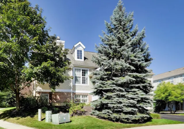 Photo 2 of Townhouse for sale at 612 N Hidden Prairie Ct, Palatine, IL 60067 | MLS# 12754947 | Listing updated on 2026-09-15