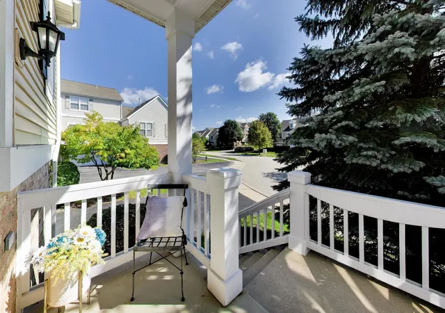 Photo 3 of Townhouse for sale at 612 N Hidden Prairie Ct, Palatine, IL 60067 | MLS# 12754947 | Listing updated on 2026-09-15