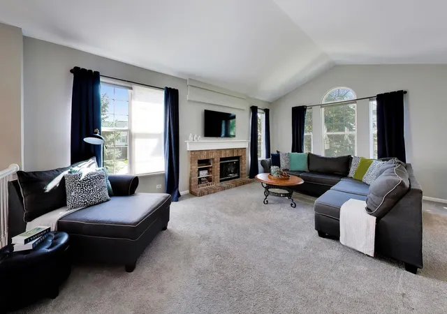 Photo 3 of Townhouse for sale at 612 N Hidden Prairie Ct, Palatine, IL 60067 | MLS# 12754947 | Listing updated on 2026-09-15