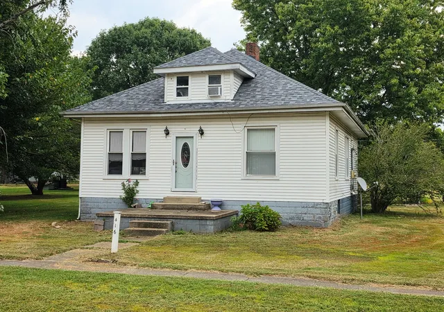 Single family home for sale at 416 Perkins St, Odin, IL 62870 | MLS# 12754966