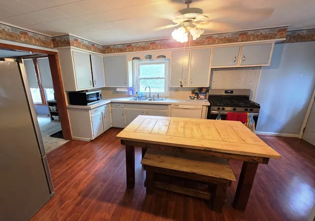 Photo 3 of Sale Pending at 416 Perkins St, Odin, IL 62870 | MLS# 12754966 | Listing updated on 2026-10-21