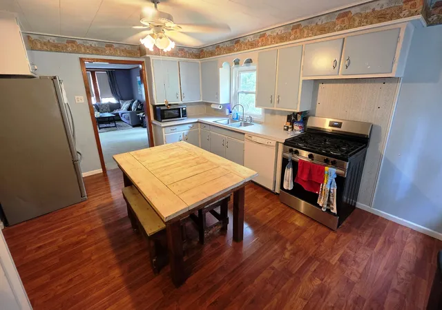 Photo 4 of Sale Pending at 416 Perkins St, Odin, IL 62870 | MLS# 12754966 | Listing updated on 2026-10-21