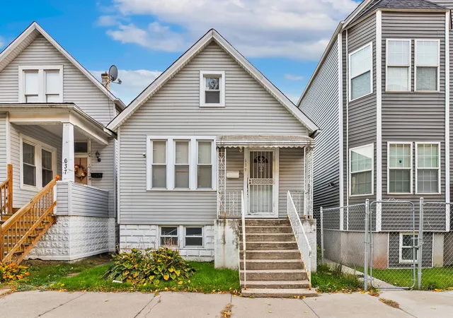 Single family home for sale at 639 W 48th Street, Chicago, IL 60609 | MLS# 12755022