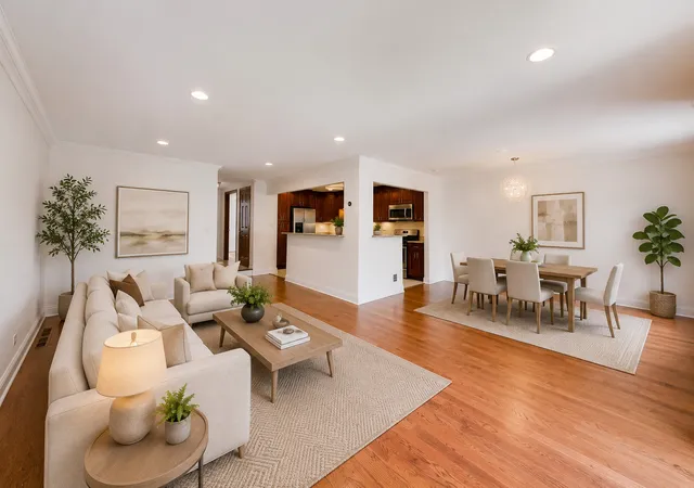 Photo 3 of Townhouse for sale at 520 Hummingbird Ln, Deerfield, IL 60015 | MLS# 12755062 | Listing updated on 2026-09-18