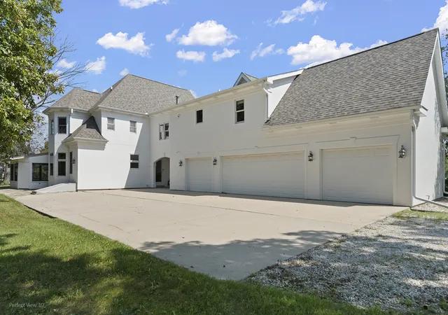 Photo 3 of Single family home for sale at 2027 Oak Forest Dr, Morris, IL 60450 | MLS# 12755310 | Listing updated on 2026-10-06