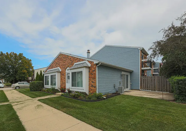 Photo 2 of Townhouse for sale at 2003 Sudbury Dr, Hoffman Estates, IL 60169 | MLS# 12755327 | Listing updated on 2026-09-29