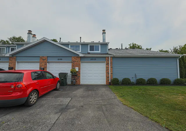 Photo 3 of Townhouse for sale at 2003 Sudbury Dr, Hoffman Estates, IL 60169 | MLS# 12755327 | Listing updated on 2026-09-29