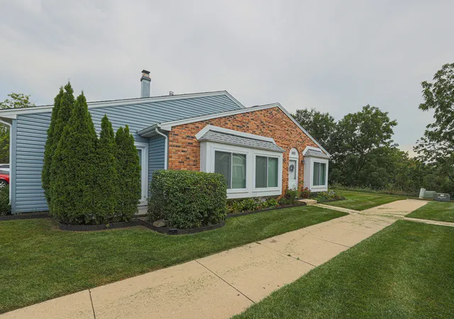 Photo 3 of Townhouse for sale at 2003 Sudbury Dr, Hoffman Estates, IL 60169 | MLS# 12755327 | Listing updated on 2026-09-29