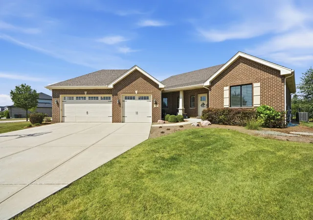 Photo 1 of Single family home for sale at 571 Augusta Ct, New Lenox, IL 60451 | MLS# 12755330 | Listing updated on 2026-09-15