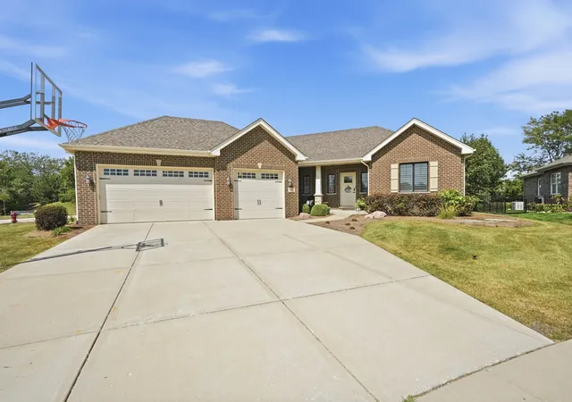Photo 2 of Single family home for sale at 571 Augusta Ct, New Lenox, IL 60451 | MLS# 12755330 | Listing updated on 2026-09-15