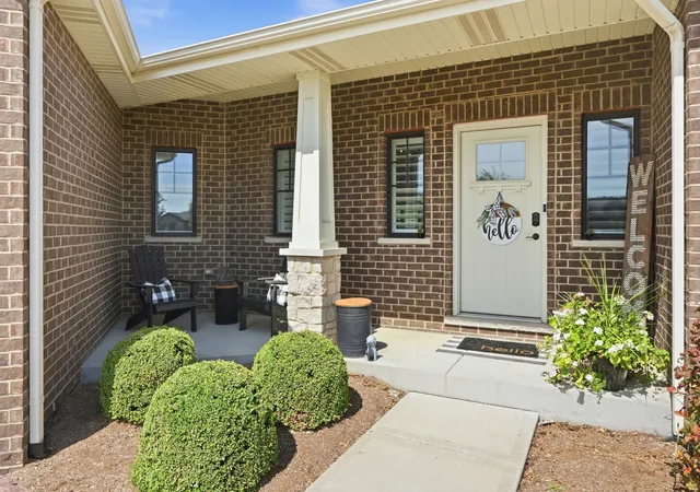 Photo 3 of Single family home for sale at 571 Augusta Ct, New Lenox, IL 60451 | MLS# 12755330 | Listing updated on 2026-09-15