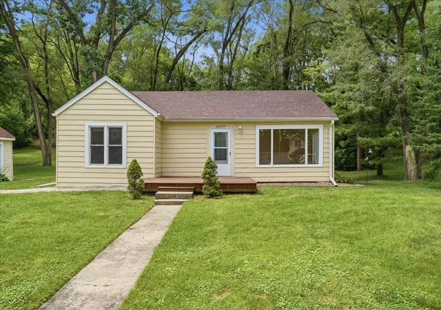 Photo 1 of Single family home for sale at 26797 W Longwood Dr, Ingleside, IL 60041 | MLS# 12755380 | Listing updated on 2026-09-14