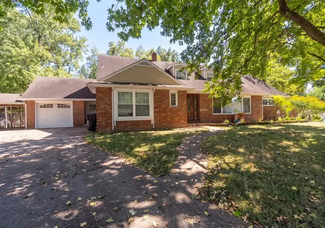 Photo 2 of Single family home for sale at 846 Bellview Pl, Herrin, IL 62948 | MLS# 12755434 | Listing updated on 2026-09-11