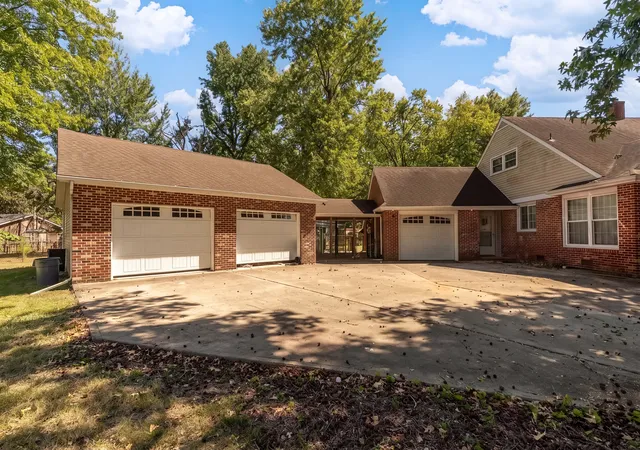 Photo 3 of Single family home for sale at 846 Bellview Pl, Herrin, IL 62948 | MLS# 12755434 | Listing updated on 2026-09-11