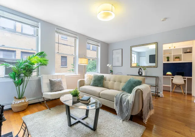 Listing Photo 4 - Condo for sale in building located at 626 W Waveland Ave, Chicago, IL 60613 - Unit #3B
