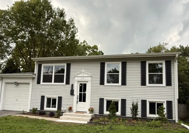 Photo 1 of Single family home for sale at 36581 N Grandwood Dr, Gurnee, IL 60031 | MLS# 12755515 | Listing updated on 2026-09-15