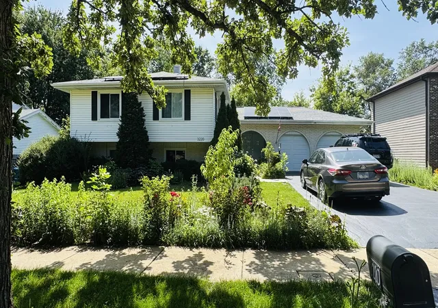 Photo 2 of Single family home for sale at 3220 Saratoga Ave, Downers Grove, IL 60515 | MLS# 12755569 | Listing updated on 2026-09-15