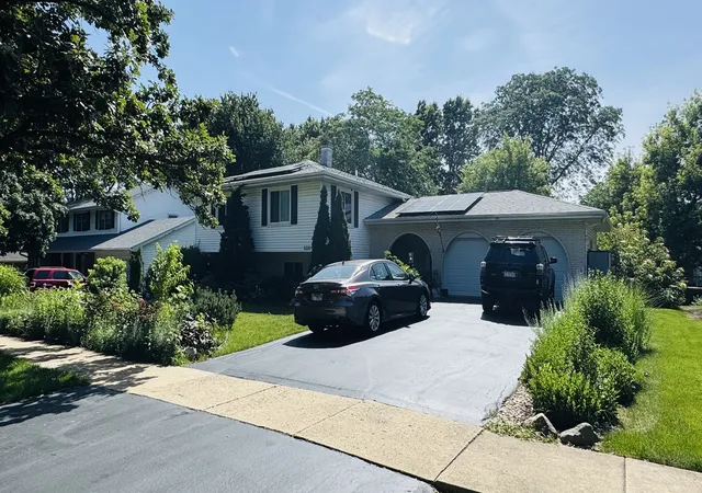 Photo 3 of Single family home for sale at 3220 Saratoga Ave, Downers Grove, IL 60515 | MLS# 12755569 | Listing updated on 2026-09-15