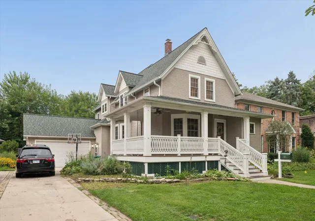 Photo 1 of Single family home for sale at 815 N Marion St, Oak Park, IL 60302 | MLS# 12755639 | Listing updated on 2026-10-07