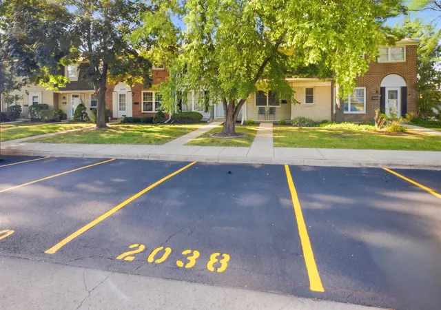 Photo 15 of Townhouse for sale at 2038 Farnham Ct, Schaumburg, IL 60194 | MLS# 12755678 | Listing updated on 2026-10-27