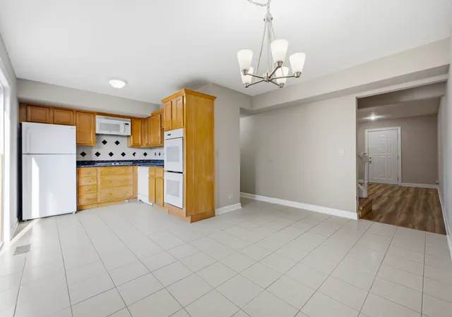 Photo 3 of Townhouse for sale at 2038 Farnham Ct, Schaumburg, IL 60194 | MLS# 12755678 | Listing updated on 2026-09-22