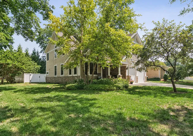 Photo 2 of Single family home for sale at 103 S Donald Ave, Arlington Heights, IL 60004 | MLS# 12755681 | Listing updated on 2026-09-15
