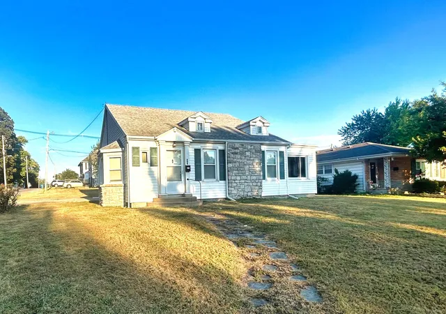 Photo 1 of Single family home for sale at 800 South 26th Ave, Mt Vernon, IL 62864 | MLS# 12755981 | Listing updated on 2026-09-15