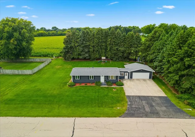 Photo 2 of Single family home for sale at 5564 S Greenland Dr, Rochelle, IL 61068 | MLS# 12755987 | Listing updated on 2026-09-14